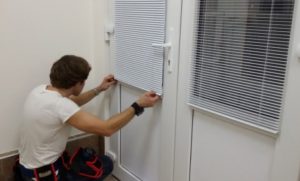 Установка рулонных жалюзи в Пушкине