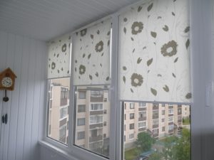 Установка рулонных штор на пластиковые окна в Пушкине